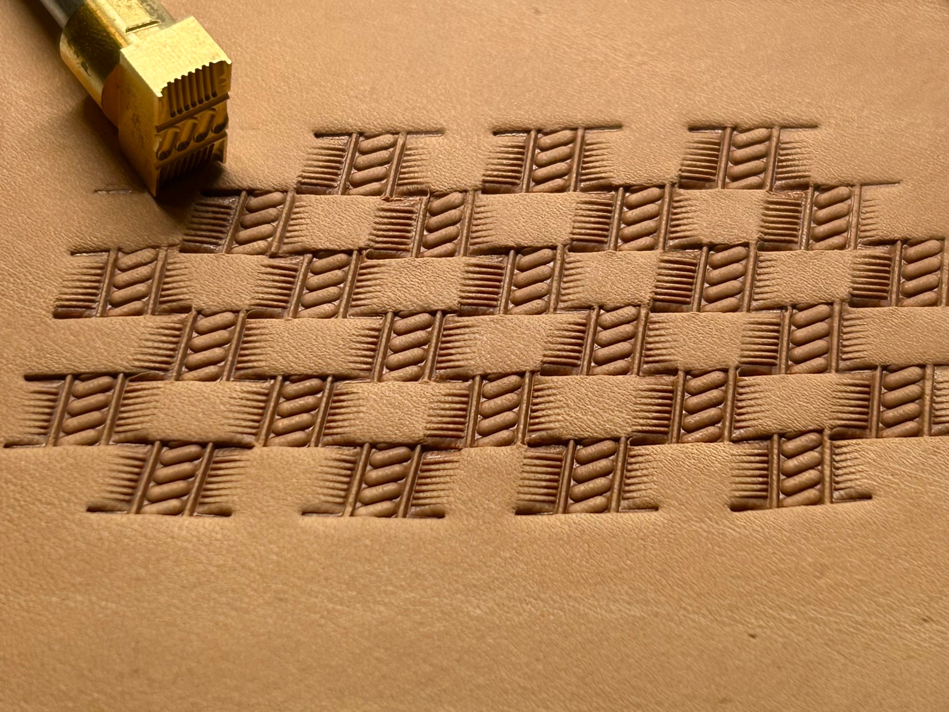 Angled Rope Basket Weave B145 – TexasLeatherTools