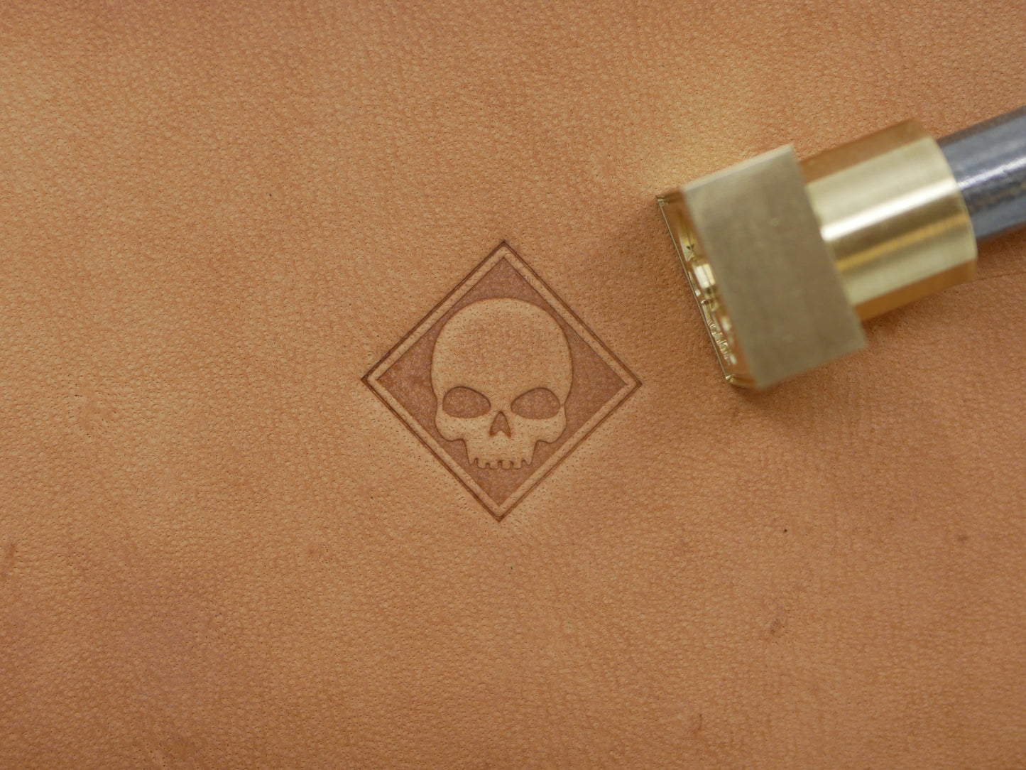 Geometric Skull B257