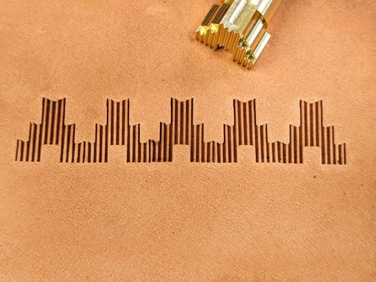 Hollow Aztec Lined Border B89